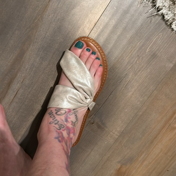 Korks super cute thing sandals with metallic sparkle straps - Picture 2 of 3